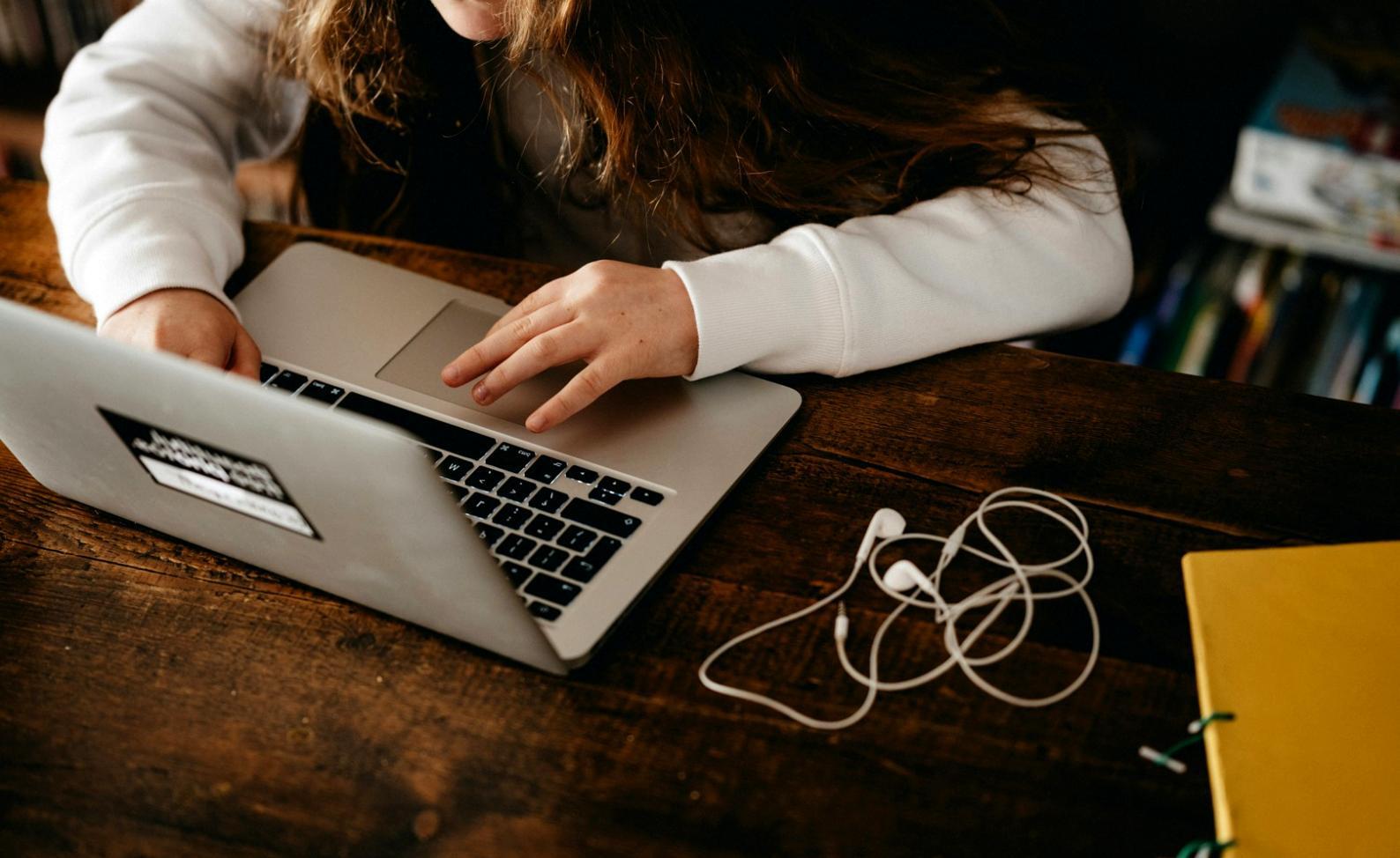 Entrepreneur travaillant sur son projet de startup