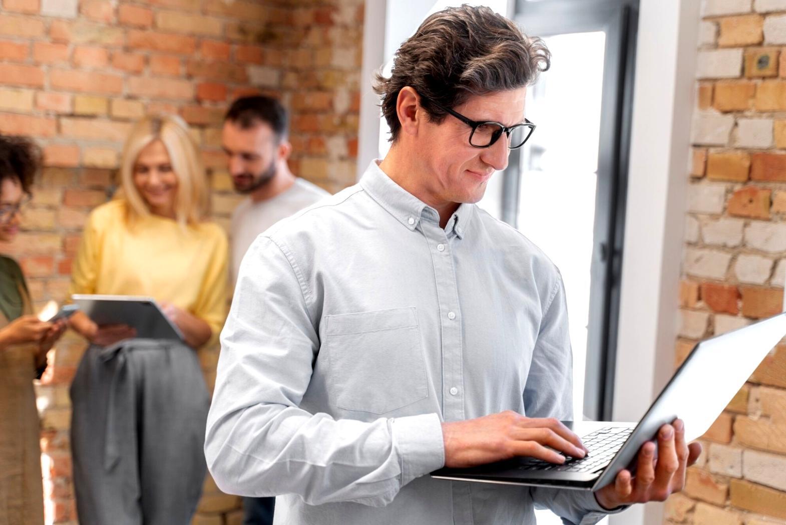 Session de travail collaboratif sur projet financier